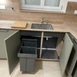 meuble sous évier équipé de poubelle de tri