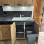 meuble sous évier équipé de poubelles de tri