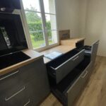 nombreux tiroirs casseroliers